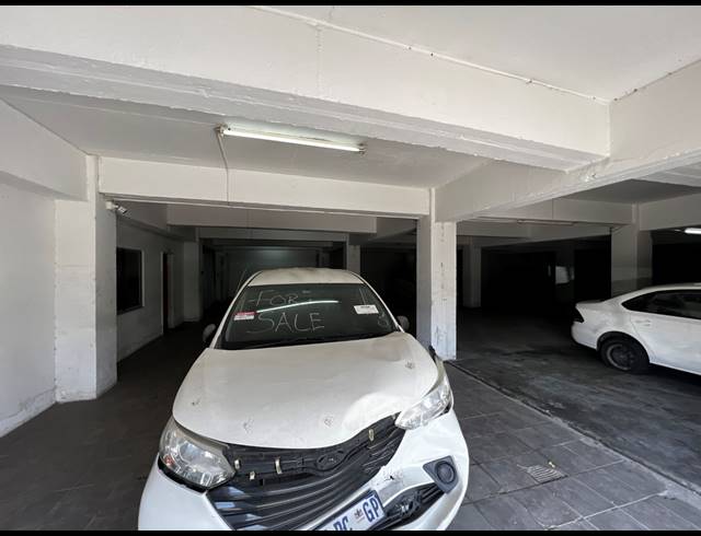 3,845M² WAREHOUSE FOR SALE IN PAROW EAST